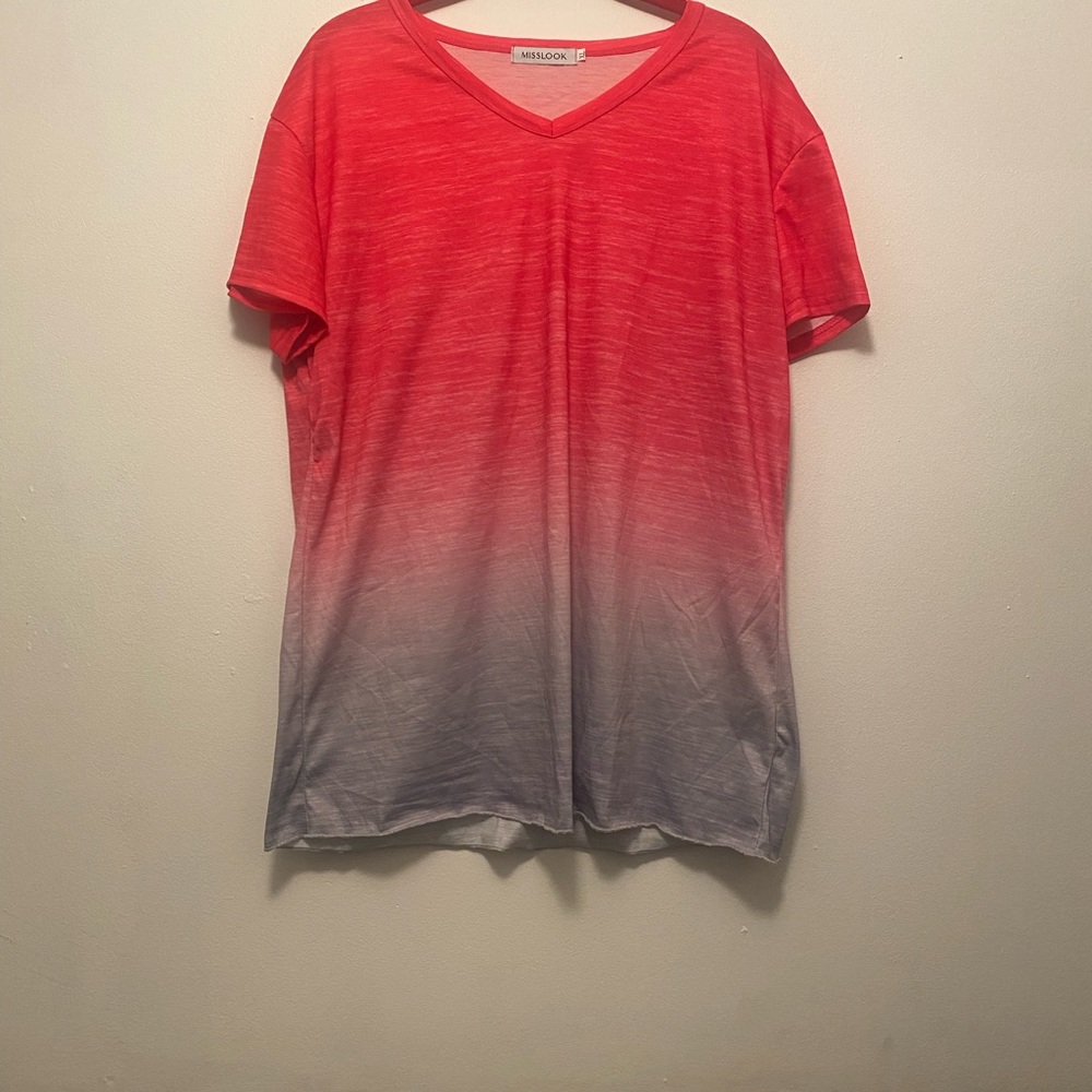Pink and gray top. XL more like a lg